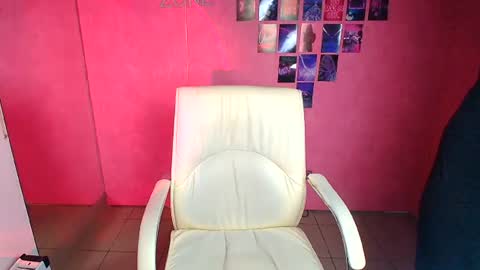 Snapshot of molly_mis chatting on July 15, 11:37 am Molly online show from July 15, 11:37 am