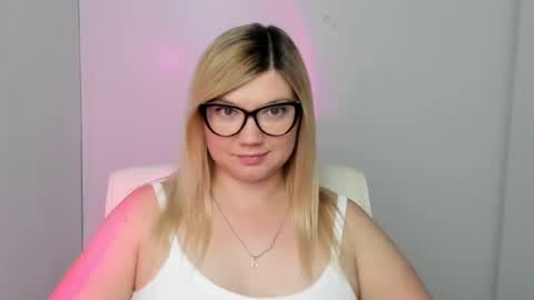 Molly online show from September 12, 11:32 am