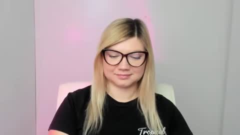 Molly online show from September 13, 11:32 am