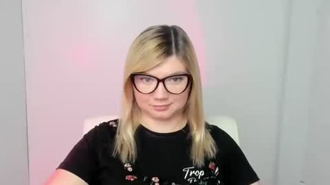 Molly online show from September 22, 11:45 am