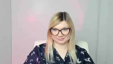 Molly online show from November 6, 1:23 pm