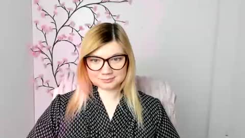 Molly online show from February 26, 1:10 pm