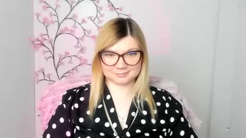 Molly online show from March 25, 1:50 pm