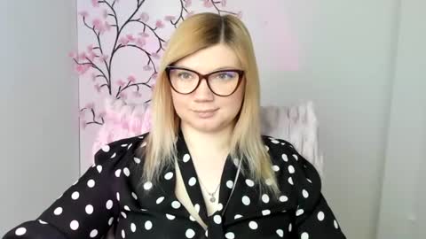 Molly online show from April 18, 11:36 am