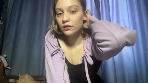 molly_poly online show from November 11, 11:10 am