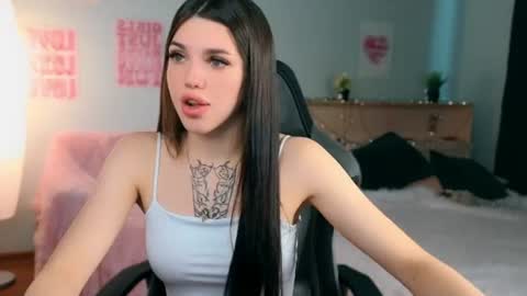 Snapshot of molly_rettyy chatting on June 14, 4:14 am Molly online show from June 14, 4:14 am