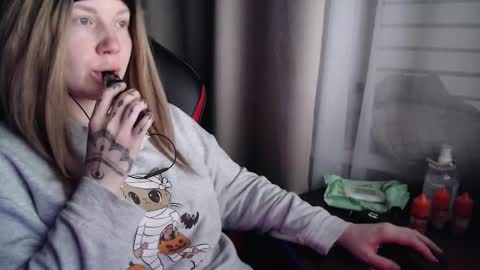 I have new photos come and see with love Molly online show from November 18, 12:53 pm