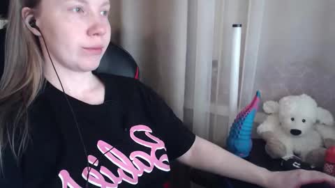 I have new photos come and see with love Molly online show from February 3, 9:20 pm