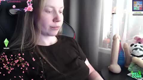 Snapshot of molly_royse chatting on June 15, 6:59 am I have new photos come and see with love Molly online show from June 15, 6:59 am