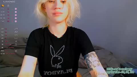 Snapshot of molly_smolly_ chatting on May 3, 4:57 pm lo online show from May 3, 4:57 pm