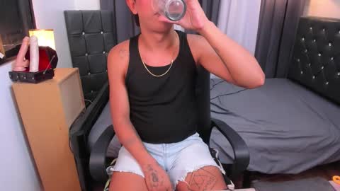 molly online show from March 3, 8:09 am