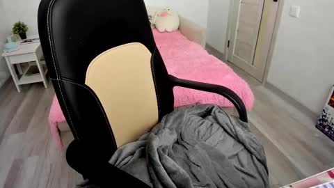 Snapshot of molly_sweetbaby chatting on September 13, 2:06 pm Ill tell you when were private online show from September 13, 2:06 pm