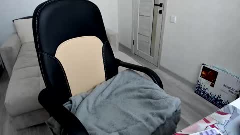 Snapshot of molly_sweetbaby chatting on September 19, 11:33 am Ill tell you when were private online show from September 19, 11:33 am