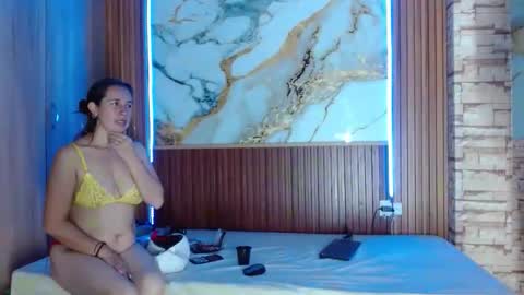 mollyandsam303av online show from February 14, 9:00 pm