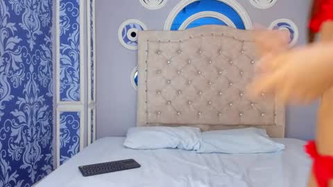 Snapshot of mollydoll_amour chatting on May 15, 11:50 am MollyDoll online show from May 15, 11:50 am