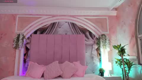 MollyDoll online show from June 13, 11:52 am