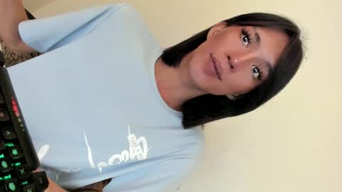 Molly Frakambush online show from December 28, 4:41 am