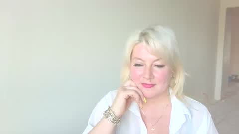 Mollyjoyq online show from May 17, 3:52 pm