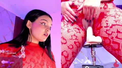 Snapshot of mollylewis18 chatting on April 27, 1:58 am New girl Emily Valentina Michelle online show from April 27, 1:58 am