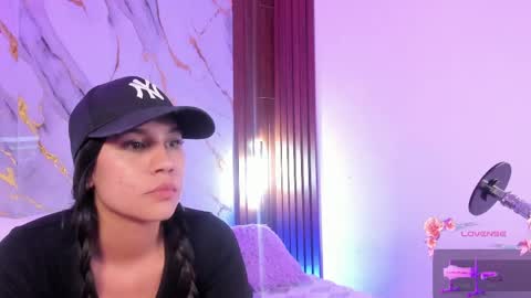 Snapshot of mollylewis18 chatting on May 19, 1:56 am New girl Emily Valentina Michelle online show from May 19, 1:56 am