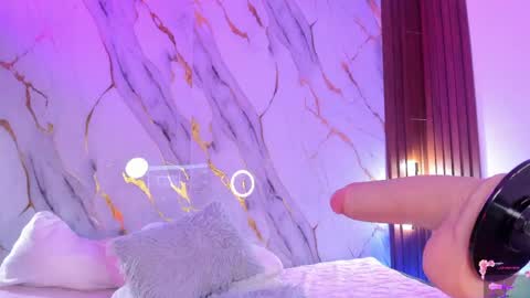 Snapshot of mollylewis18 chatting on May 29, 4:21 am New girl Emily Valentina Michelle online show from May 29, 4:21 am