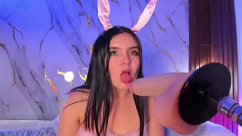 Snapshot of mollylewis18 chatting on June 16, 11:51 pm New girl Emily Valentina Michelle online show from June 16, 11:51 pm