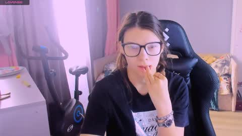  KIRA  online show from April 1, 5:08 am