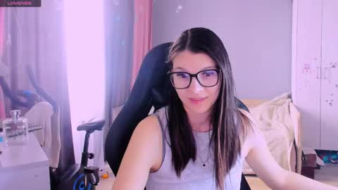  KIRA  online show from April 20, 5:54 am