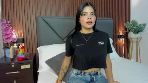 mollylove_ online show from March 6, 7:21 pm