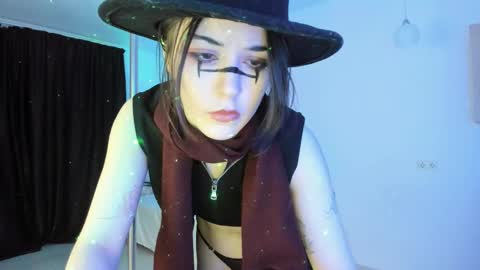 Snapshot of mollyposh chatting on December 13, 10:23 pm Molly online show from December 13, 10:23 pm