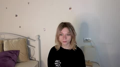 Snapshot of mollysally chatting on April 6, 4:32 am mollysally online show from April 6, 4:32 am