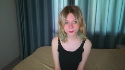 Snapshot of mollysally chatting on April 20, 4:04 am mollysally online show from April 20, 4:04 am