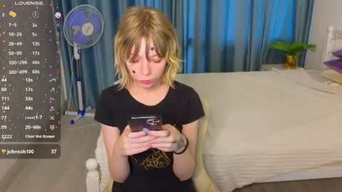 Snapshot of mollysally chatting on June 19, 4:17 am mollysally online show from June 19, 4:17 am
