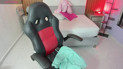 MOLLY online show from April 17, 7:17 pm