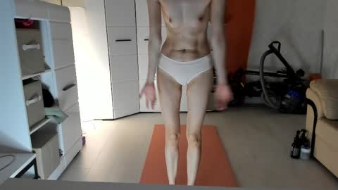 Snapshot of mollystory chatting on February 15, 4:25 am AngelMomm online show from February 15, 4:25 am