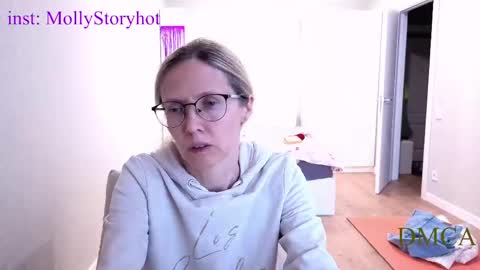 AngelMomm online show from March 22, 8:40 am