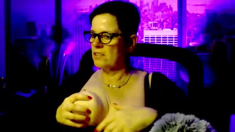 Snapshot of mollysun chatting on November 25, 7:25 pm MollySun Nina Randmann online show from November 25, 7:25 pm