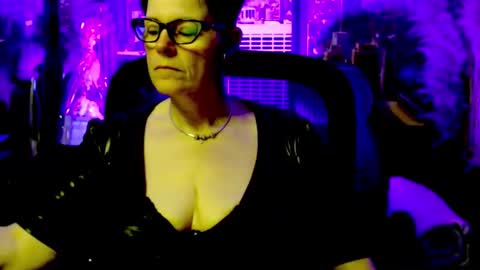Snapshot of mollysun chatting on April 30, 5:41 pm MollySun Nina Randmann online show from April 30, 5:41 pm