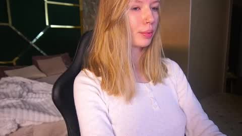 Snapshot of mollyymayy chatting on May 7, 5:02 am mollyymayy online show from May 7, 5:02 am