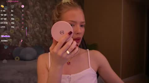 Snapshot of mollyymayy chatting on May 21, 6:37 pm mollyymayy online show from May 21, 6:37 pm