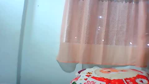 Snapshot of mombastic55 chatting on May 10, 9:14 am mombastic55 online show from May 10, 9:14 am