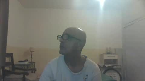 Snapshot of moment71200 chatting on January 4, 7:02 pm moment71200 online show from January 4, 7:02 pm