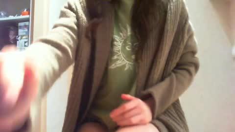 Snapshot of momentbeforedown chatting on December 8, 3:43 am Hailey online show from December 8, 3:43 am