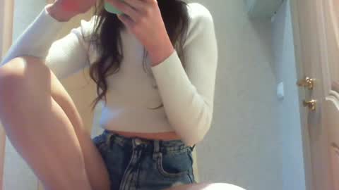 Snapshot of momentbeforedown chatting on December 22, 8:49 am Hailey online show from December 22, 8:49 am