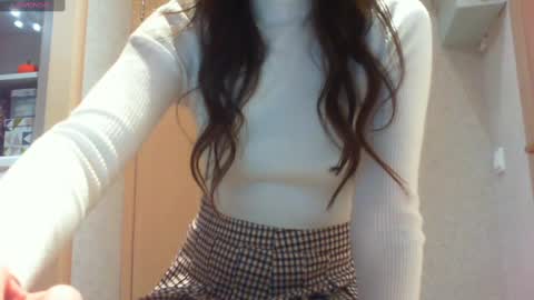 Snapshot of momentbeforedown chatting on February 16, 9:05 pm Hailey online show from February 16, 9:05 pm