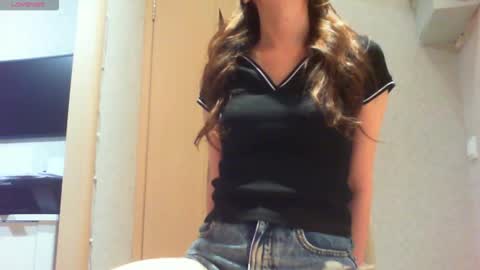 Snapshot of momentbeforedown chatting on October 12, 10:09 pm Hailey online show from October 12, 10:09 pm