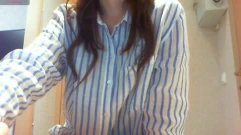 Snapshot of momentbeforedown chatting on November 2, 5:15 pm Hailey online show from November 2, 5:15 pm