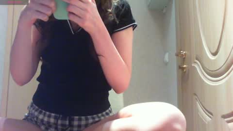 Snapshot of momentbeforedown chatting on November 16, 12:49 am Hailey online show from November 16, 12:49 am