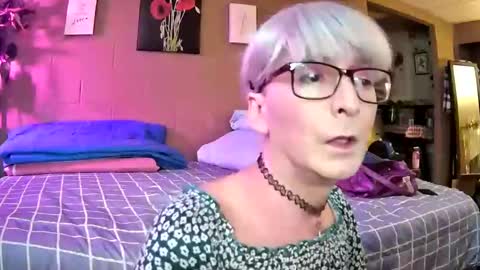 Snapshot of mommamadesissy chatting on January 1, 7:53 pm Bink online show from January 1, 7:53 pm