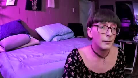 Snapshot of mommamadesissy chatting on January 18, 12:02 am Bink online show from January 18, 12:02 am